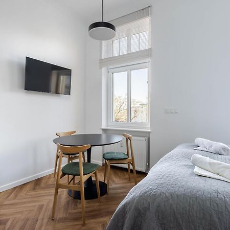 Przytulne I Komfortowe Studia Very Berry W Poznaniu By Noclegi Renters Exterior foto